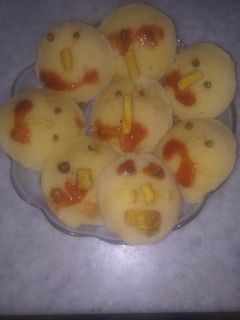 इडली स्माइली (idli smiley recipe in Hindi) रेसिपी मुख्य फोटो