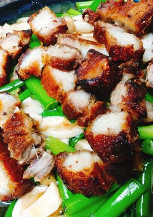 รูปของ หมูกรอบผัดหอม หรือ หอมผัดหมูกรอบ