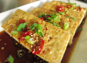 A picture of Korean Style Fried Tofu with Chili Garlic Soy Sauce.