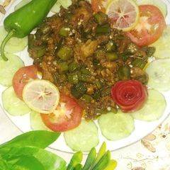 A picture of Bhindi chicken.