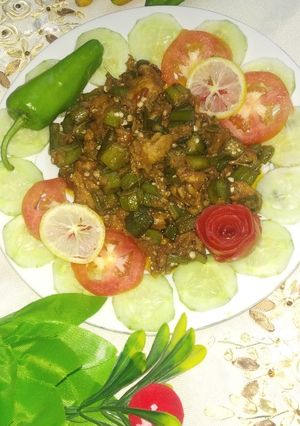 A picture of Bhindi chicken.