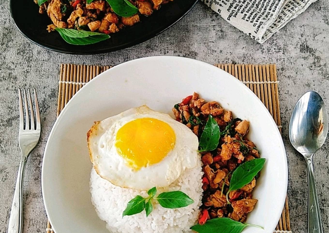 Pad Kra Pao Gai ผัดกระเพราไก่ / Thai Chicken Basil