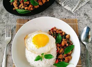 Foto resep Pad Kra Pao Gai ผัดกระเพราไก่ / Thai Chicken Basil
