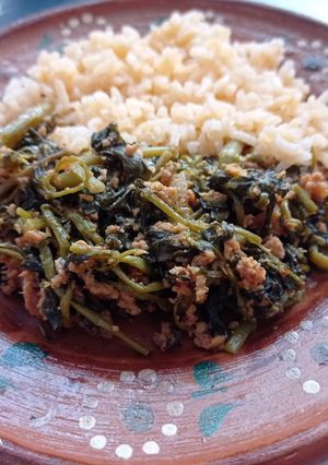 Una foto de Verdolagas con longaniza