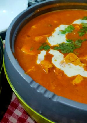 A picture of Paneer makhani.