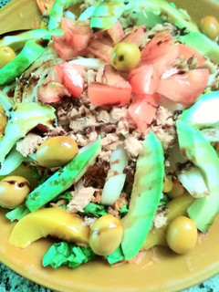 Una foto de Ensalada variada, hoy... Con melocotón!!