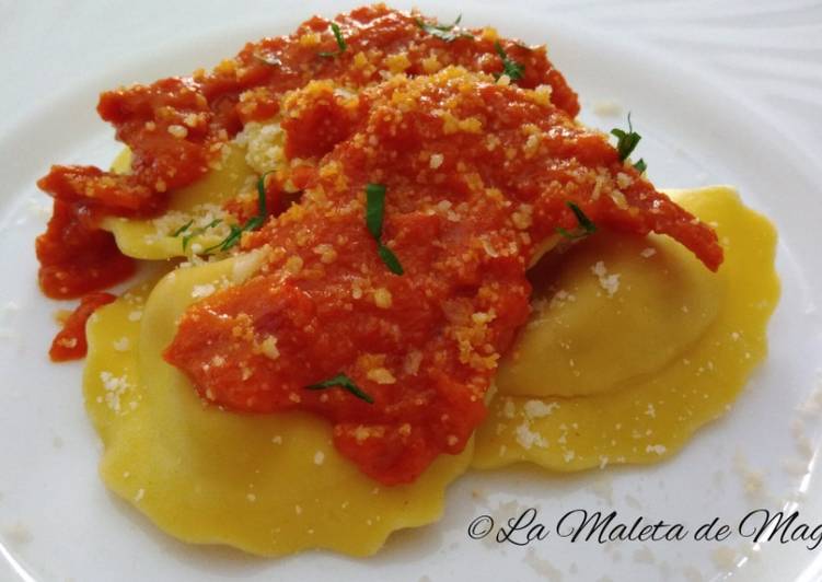 Tortellini con salsa cremosa de tomate