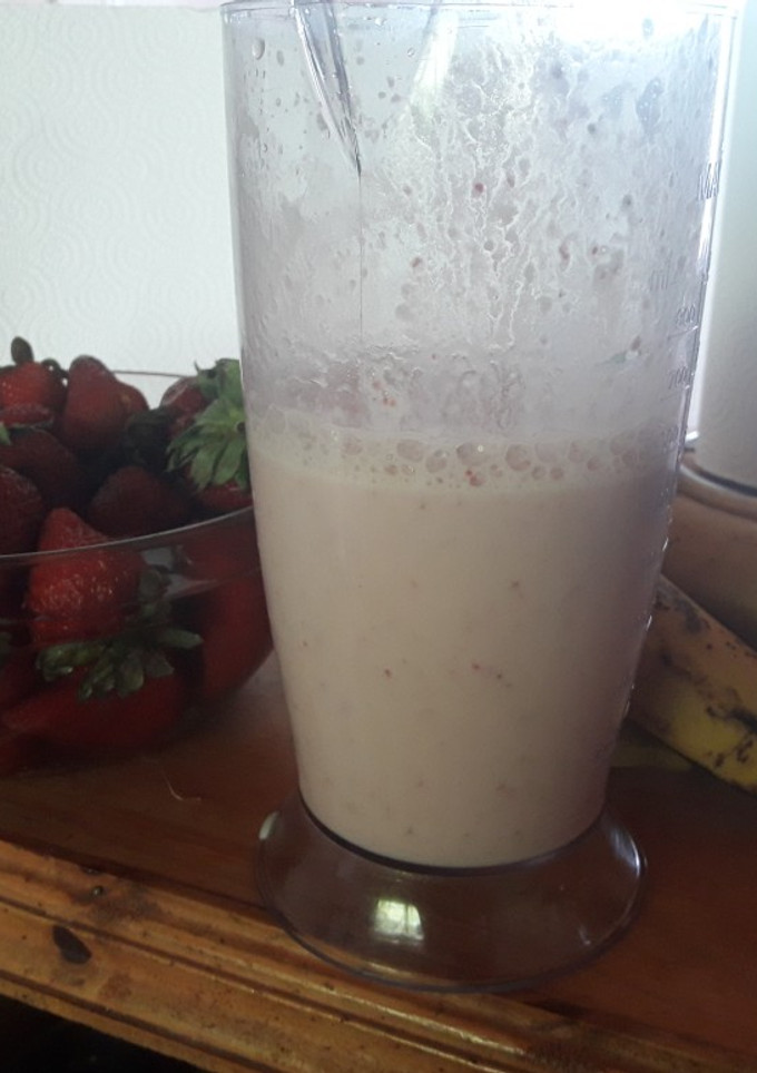 Una foto de Licuado fresco de banana, frutilla y naranja
