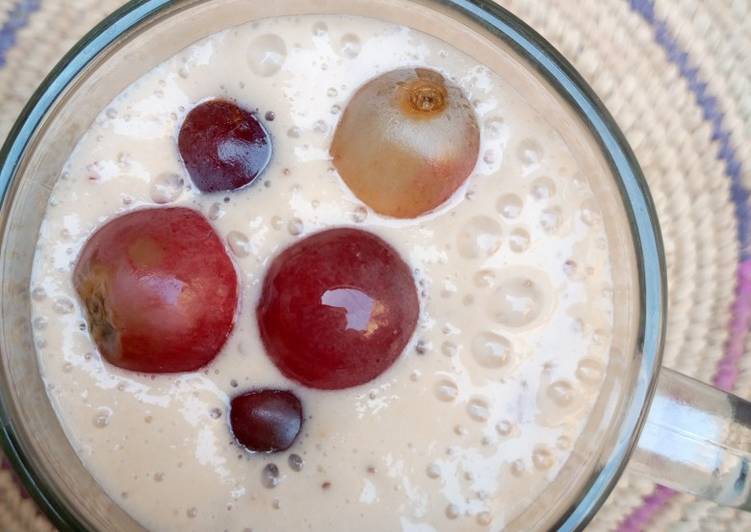 Apple,banana and grapes smoothie