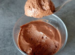 Une photo de 🍫🥚 Mousse au chocolat protéinée et healthy 🥚🍫