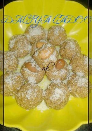 दलीया लाडू (Daliya ladoo recipe in hindi) रेसिपी मुख्य फोटो