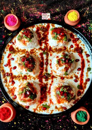 દહીં વડા (Dahi Vada Recipe In Gujarati) રેસીપી મુખ્ય ફોટો