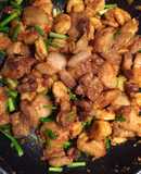 Thịt rang cháy cạnh ram tôm