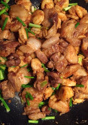 Hình của món Thịt rang cháy cạnh ram tôm.