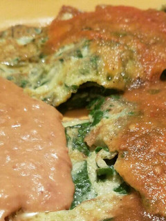 Una foto de Tortitas de huevo con acelga