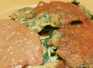 Una foto de Tortitas de huevo con acelga