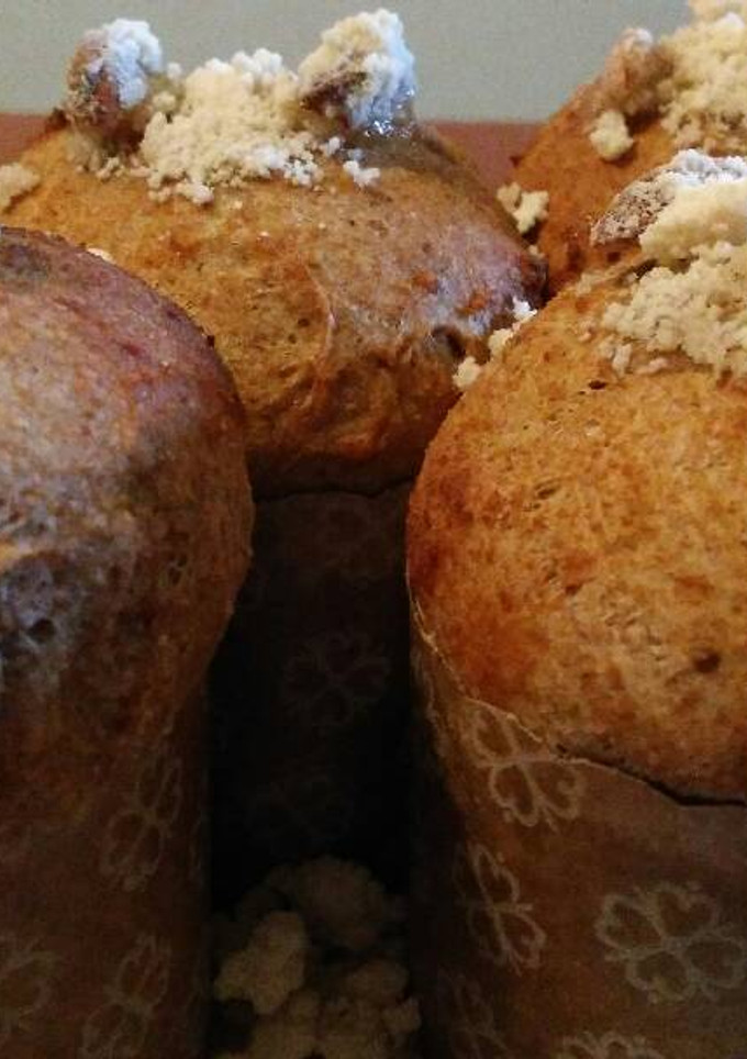 Una foto de Pan dulce vegano individual con almendras y pasas de uva 🍇