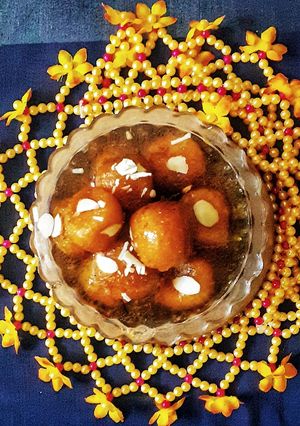 खव्याचे गुलाबजामून (khavyache gulabjammun recipe in marathi) रेसिपी चे मुख्य फोटो 