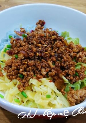 Hình của món Mì tươi sốt cay.