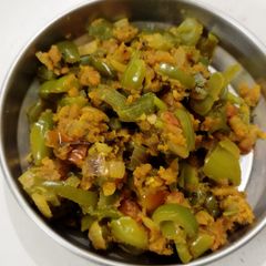 A picture of Besan shimla mirchi.