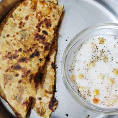 A picture of Aloo Meethi Parantha.