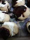 Bombas profiteroles rellenos de crema