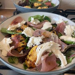 A picture of Salad of chargrilled peach, prosciutto and mozzarella.