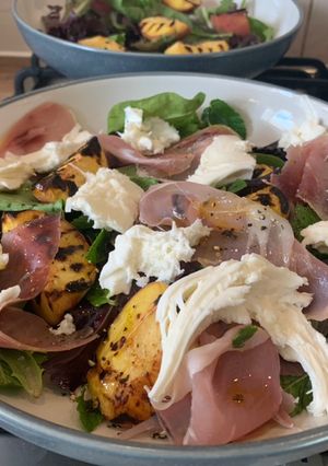 A picture of Salad of chargrilled peach, prosciutto and mozzarella.
