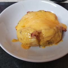 A picture of My Bacon & Cheese Jacket Potatoe 😘.