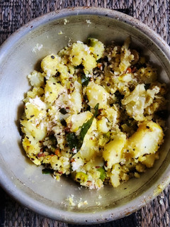 உருளைக்கிழங்கு பொடிமாஸ்(potato podimas recipe in tamil) செய்முறை முக்கிய புகைப்படம்