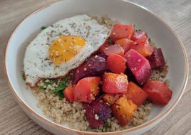 Légumes rôtis au Zaatar, quinoa aux herbes