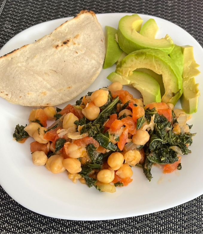 Una foto de Garbanzos a la jardinera