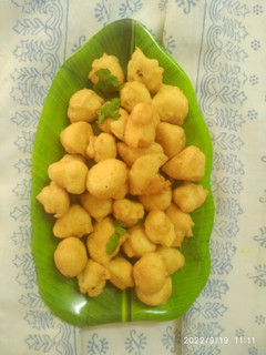 અડદ ની દાળ ના ભજિયા (Urad Dal Bhajiya Recipe In Gujarati) રેસીપી મુખ્ય ફોટો