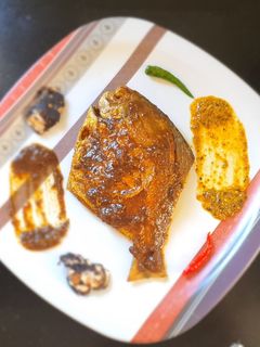 পমফ্রেট মাছের টক ঝাল(pomfret macher tok jhal recipe in Bengali) রেসিপির প্রধান ছবি