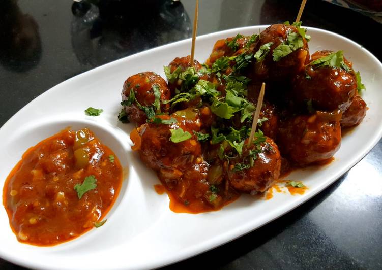 Step-by-Step Guide to Prepare Any-night-of-the-week Vegetable Manchurian with Spicy Sauce