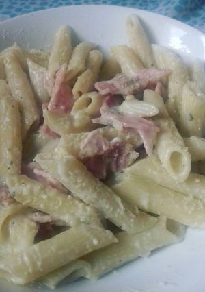 Una foto de Pasta con Jamón en Salsa Blanca🍝