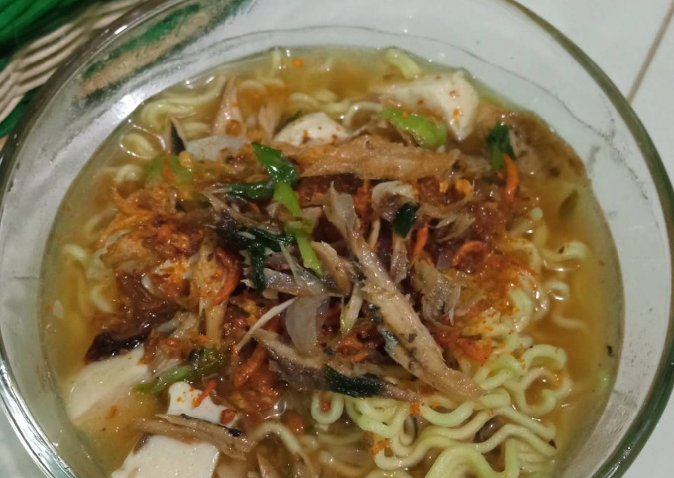 Mie cakalang khas Manado