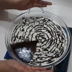 A picture of 7 spoon chocolate cake ready in 5 minutes.