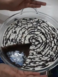 A picture of 7 spoon chocolate cake ready in 5 minutes.