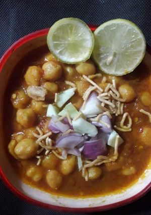 A picture of Punjabi Kabuli chana masala.