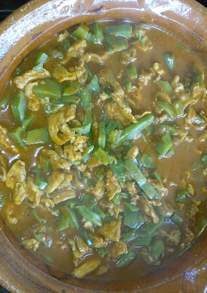 Una foto de Bistec en adobo con nopales a la Mario's
