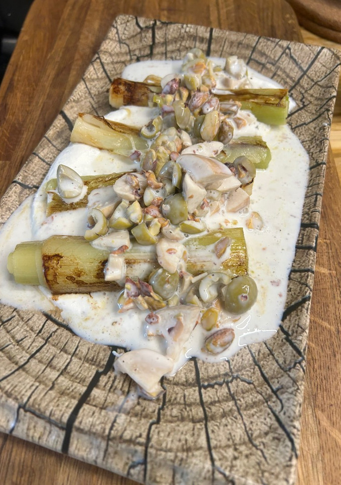 Una foto de Puerros caramelizados con perretxicos