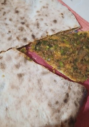 صورة لوصفة خبز محشي بالبصل الاخضر و الخضر و اللحم المفروم