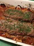 Faux filets aux oignons,épices et sauce tomate