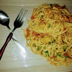 Chicken veg creemi spaghetti A picture of Chicken veg creemi spaghetti.