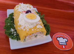 Una foto de Causa rellena con trozos de atún