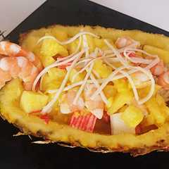 Una foto de Piña rellena de marisco