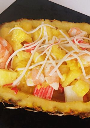 Una foto de Piña rellena de marisco
