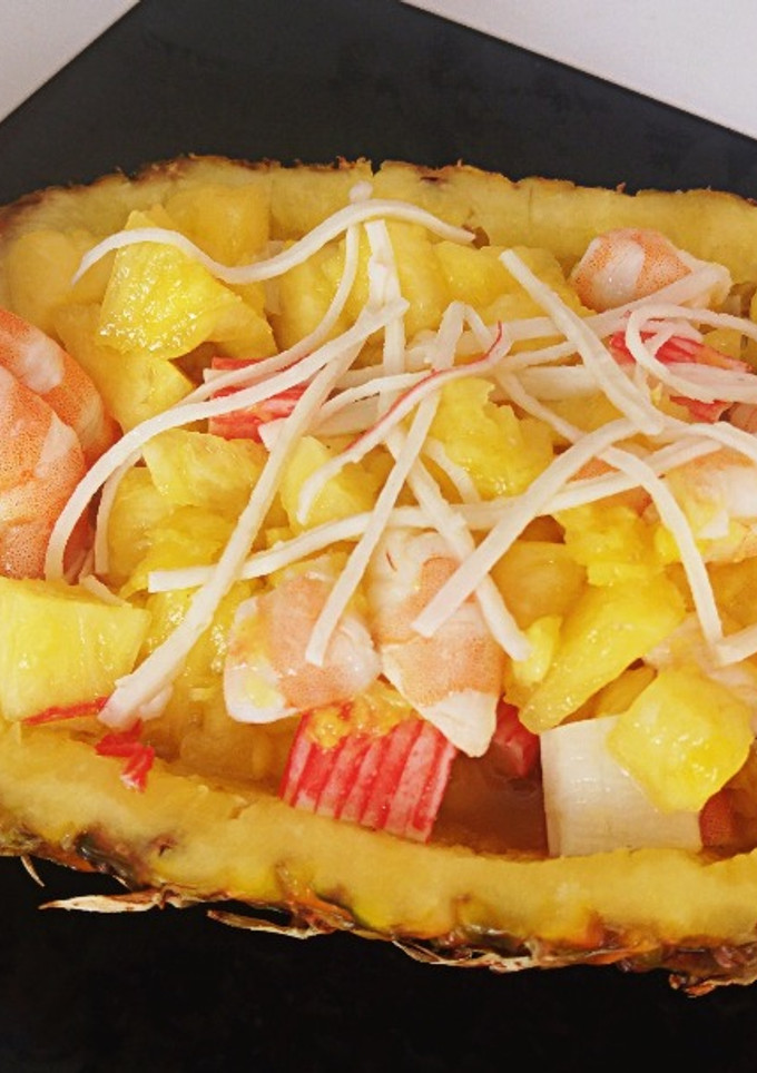 Una foto de Piña rellena de marisco