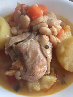Una foto de Jamoncitos con alubias